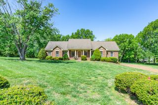 325 Clearview Dr, Springfield, TN 37172