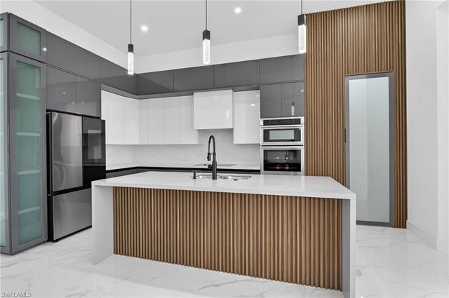 1617 NE 12th ST, Cape Coral, FL 33909