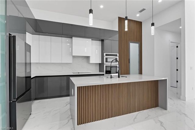 1617 NE 12th ST, Cape Coral, FL 33909