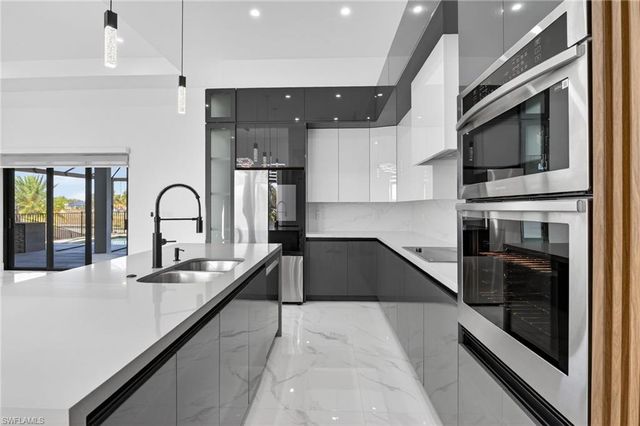 1617 NE 12th ST, Cape Coral, FL 33909