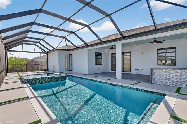 1617 NE 12th ST, Cape Coral, FL 33909