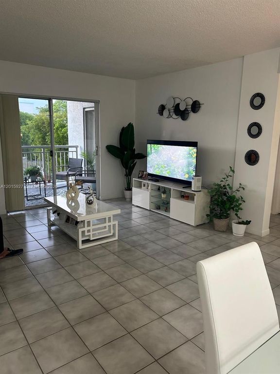 8660 SW 212th St 306, Cutler Bay, FL 33189