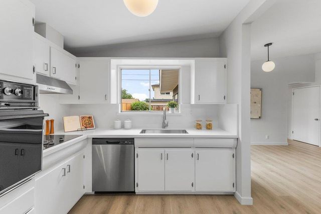 385 Cronin Drive, Santa Clara, CA 95051