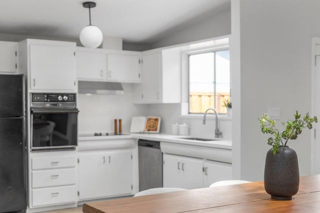 385 Cronin Drive, Santa Clara, CA 95051