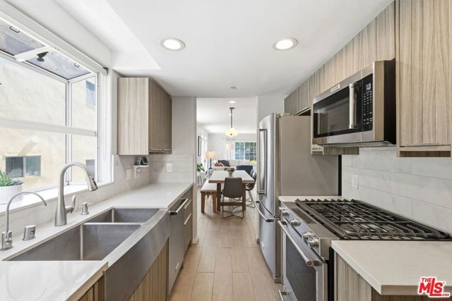 1842 Greenfield Avenue 102, Los Angeles, CA 90025