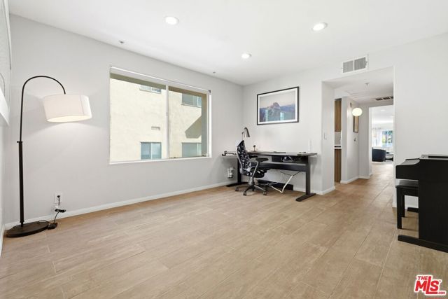 1842 Greenfield Avenue 102, Los Angeles, CA 90025