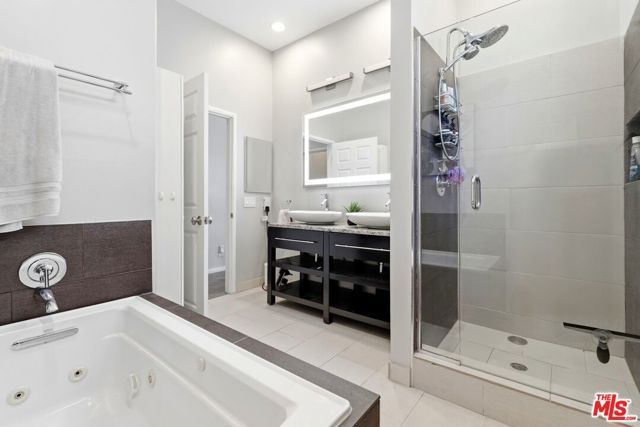 1842 Greenfield Avenue 102, Los Angeles, CA 90025