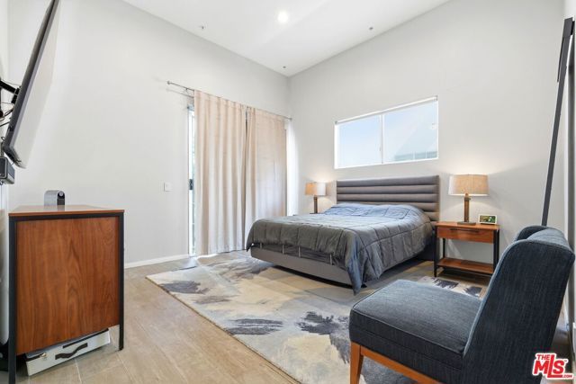 1842 Greenfield Avenue 102, Los Angeles, CA 90025