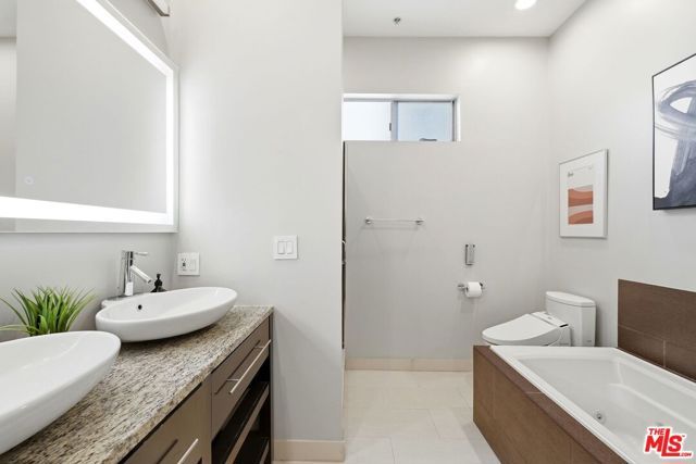 1842 Greenfield Avenue 102, Los Angeles, CA 90025