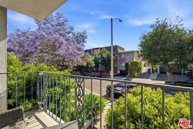 1842 Greenfield Avenue 102, Los Angeles, CA 90025