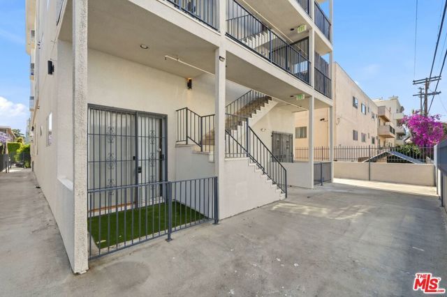 1842 Greenfield Avenue 102, Los Angeles, CA 90025