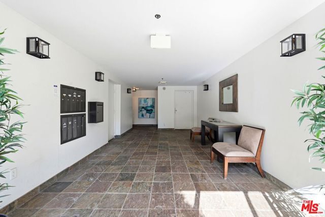 1842 Greenfield Avenue 102, Los Angeles, CA 90025