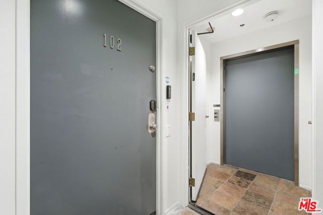 1842 Greenfield Avenue 102, Los Angeles, CA 90025