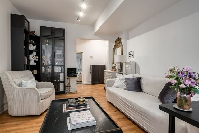 6131 N Hoyne Avenue G, Chicago, IL 60659