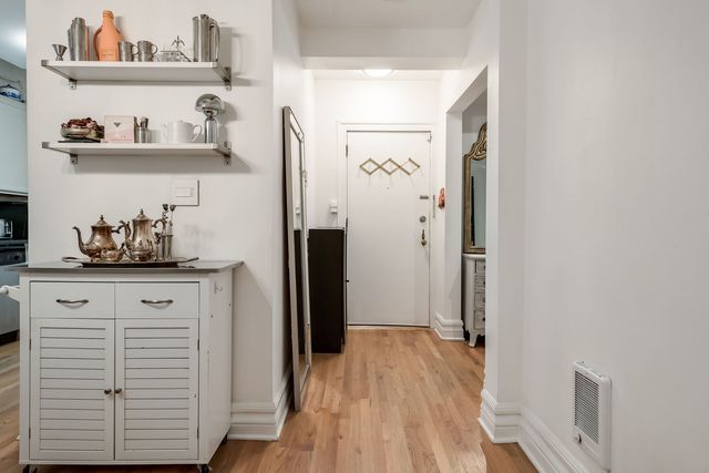 6131 N Hoyne Avenue G, Chicago, IL 60659