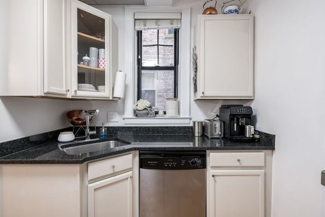 6131 N Hoyne Avenue G, Chicago, IL 60659
