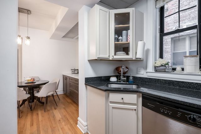 6131 N Hoyne Avenue G, Chicago, IL 60659