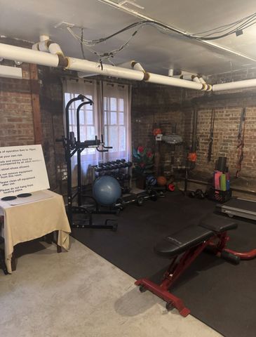 6131 N Hoyne Avenue G, Chicago, IL 60659