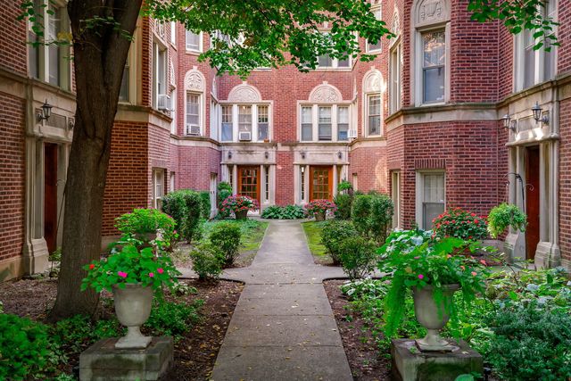 6131 N Hoyne Avenue G, Chicago, IL 60659