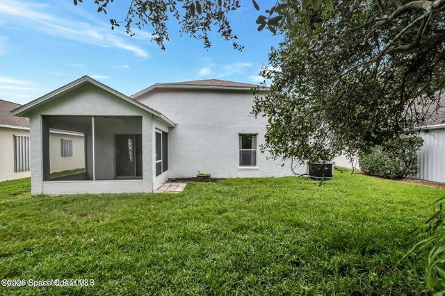958 Pine Creek Circle NE, Palm Bay, FL 32905