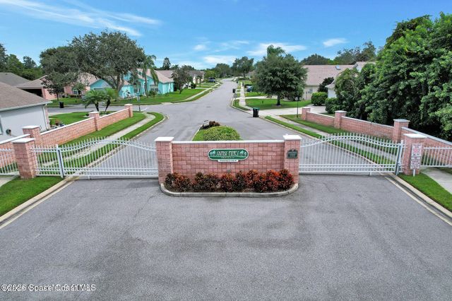 958 Pine Creek Circle NE, Palm Bay, FL 32905