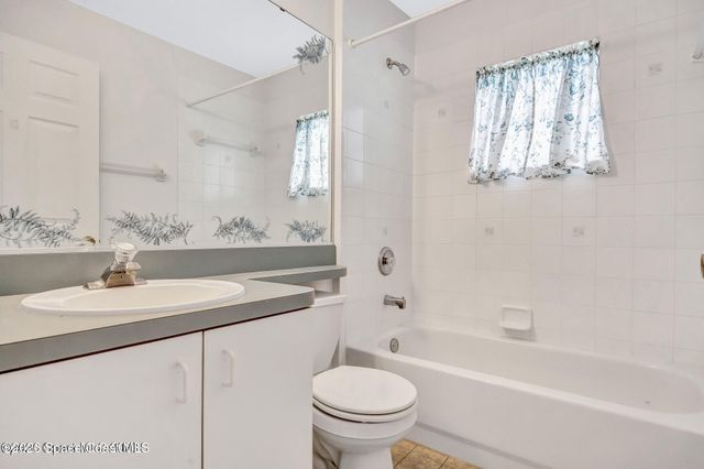 958 Pine Creek Circle NE, Palm Bay, FL 32905