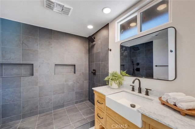 9257 La Shell Drive, Tujunga, CA 91042