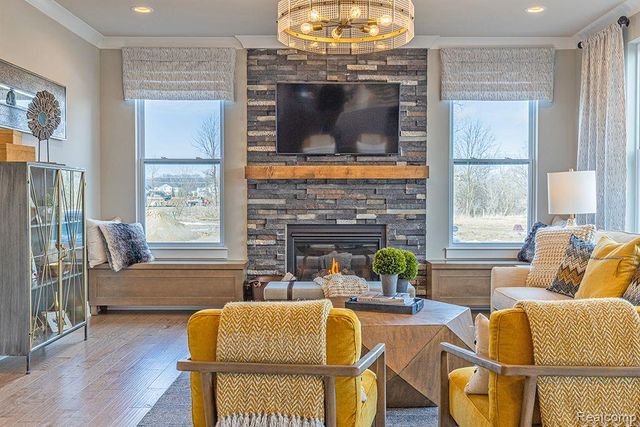 58672 Losino Drive, South Lyon, MI 48178