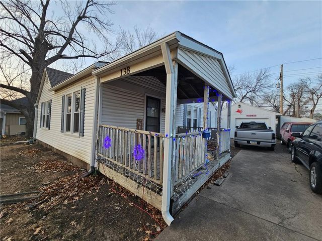138 W WARREN Street, Gardner, KS 66030