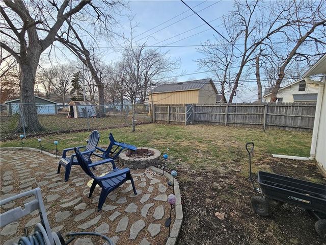 138 W WARREN Street, Gardner, KS 66030