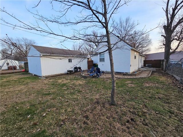 138 W WARREN Street, Gardner, KS 66030