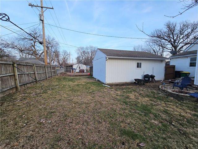 138 W WARREN Street, Gardner, KS 66030