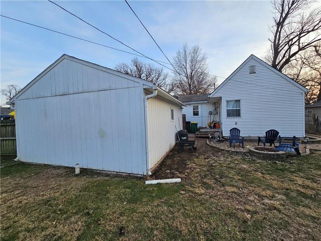 138 W WARREN Street, Gardner, KS 66030