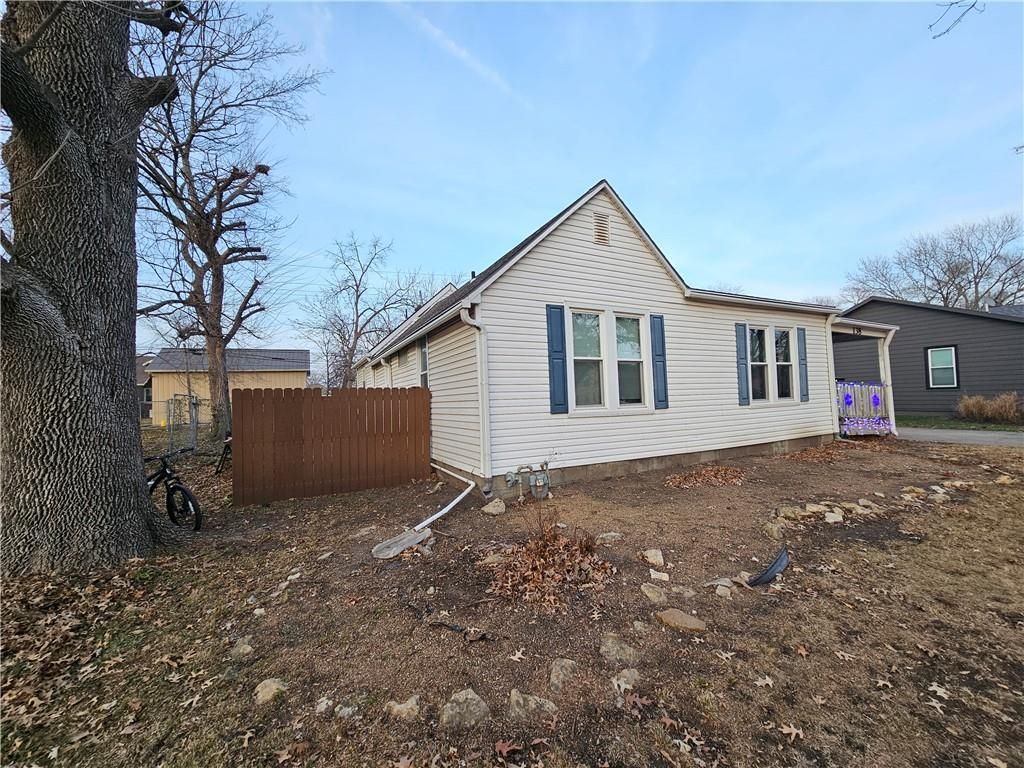 138 W WARREN Street, Gardner, KS 66030
