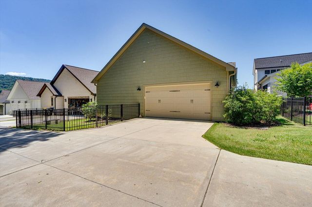 9261 Skyfall Drive, Ooltewah, TN 37363