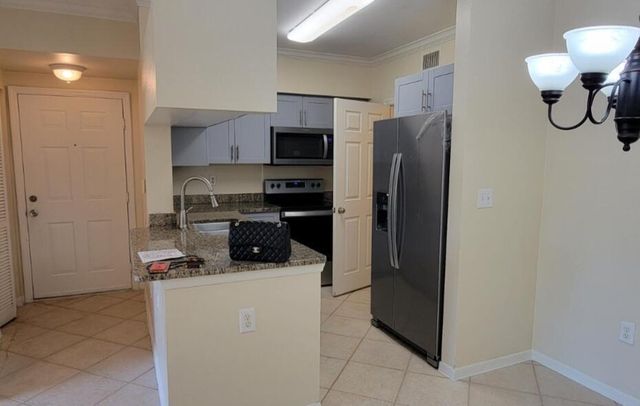 6533 Emerald Dunes Drive 304, West Palm Beach, FL 33411