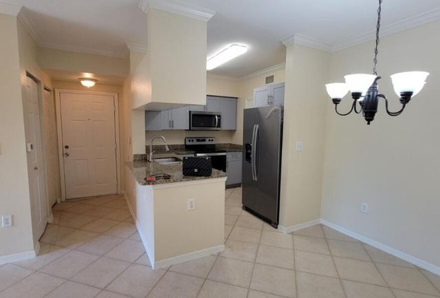 6533 Emerald Dunes Drive 304, West Palm Beach, FL 33411