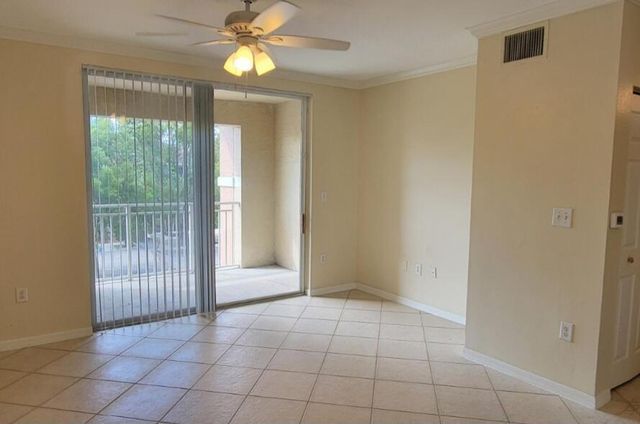 6533 Emerald Dunes Drive 304, West Palm Beach, FL 33411