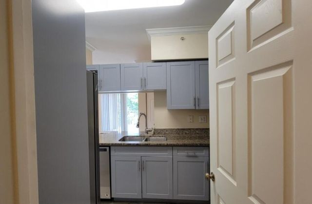 6533 Emerald Dunes Drive 304, West Palm Beach, FL 33411