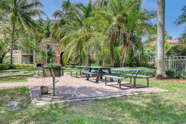 6533 Emerald Dunes Drive 304, West Palm Beach, FL 33411