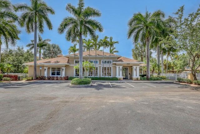 6533 Emerald Dunes Drive 304, West Palm Beach, FL 33411