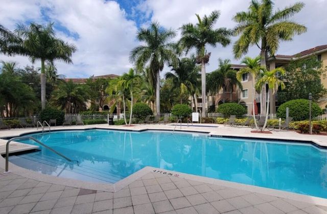 6533 Emerald Dunes Drive 304, West Palm Beach, FL 33411