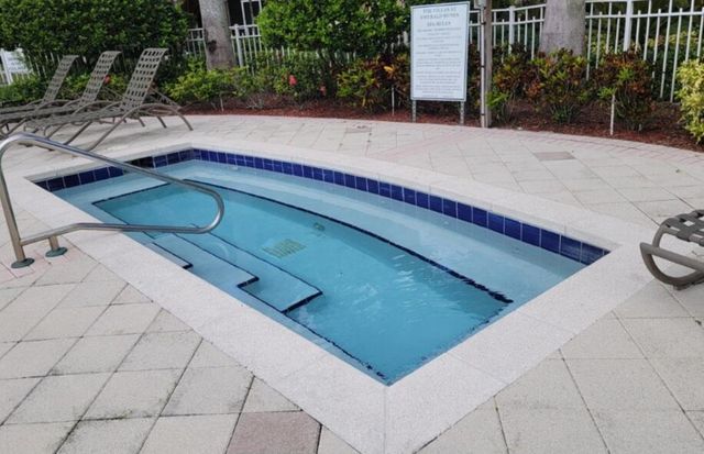 6533 Emerald Dunes Drive 304, West Palm Beach, FL 33411