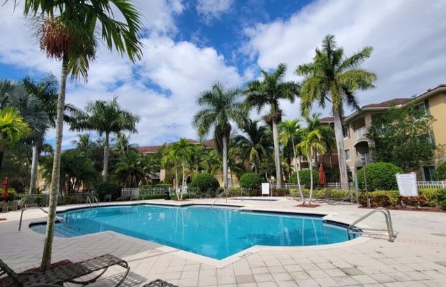 6533 Emerald Dunes Drive 304, West Palm Beach, FL 33411