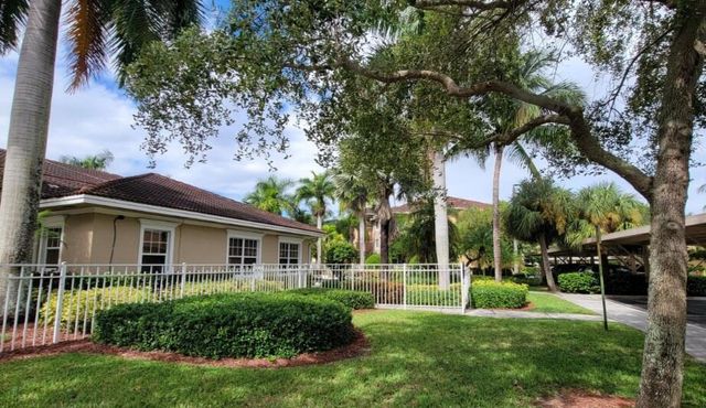 6533 Emerald Dunes Drive 304, West Palm Beach, FL 33411