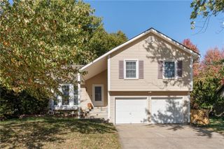 12930 S Seminole Drive, Olathe, KS 66062