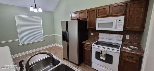 306 N Grove Circle, Brandon, MS 39047