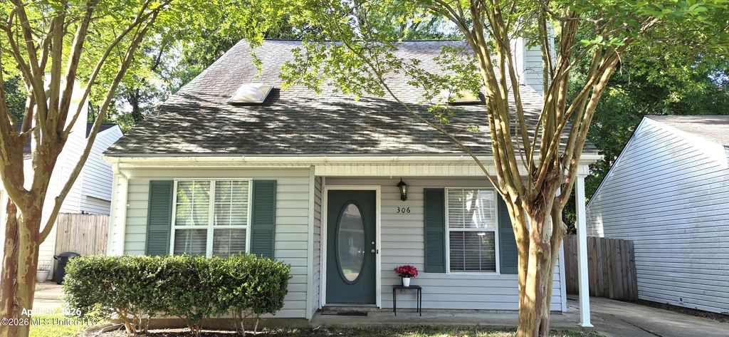 306 N Grove Circle, Brandon, MS 39047