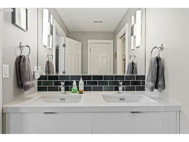 2200 Se 48TH Ave, Portland, OR 97215