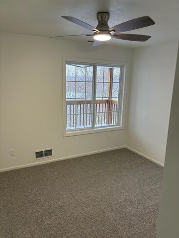 182 Hunters Lane NE 56, Rockford, MI 49341